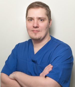 Юркин Дмитрий Игоревич хирург имплантолог стоматология на щелковской в Москве