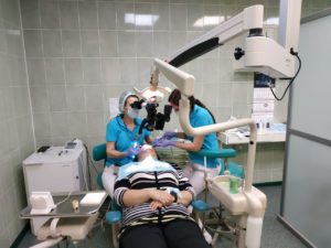 Лечение зубов под микроскопом в Москве ВАО