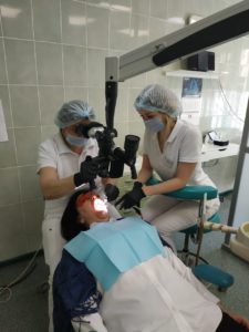 Особенности лечения под микроскопом в стоматологии