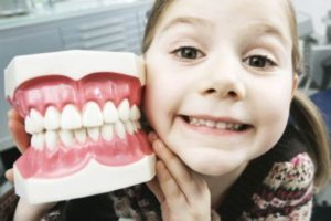 Как лечат кариес молочных зубов