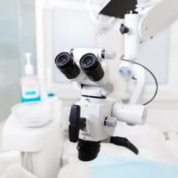 Лечение под микроскопом в стоматологии